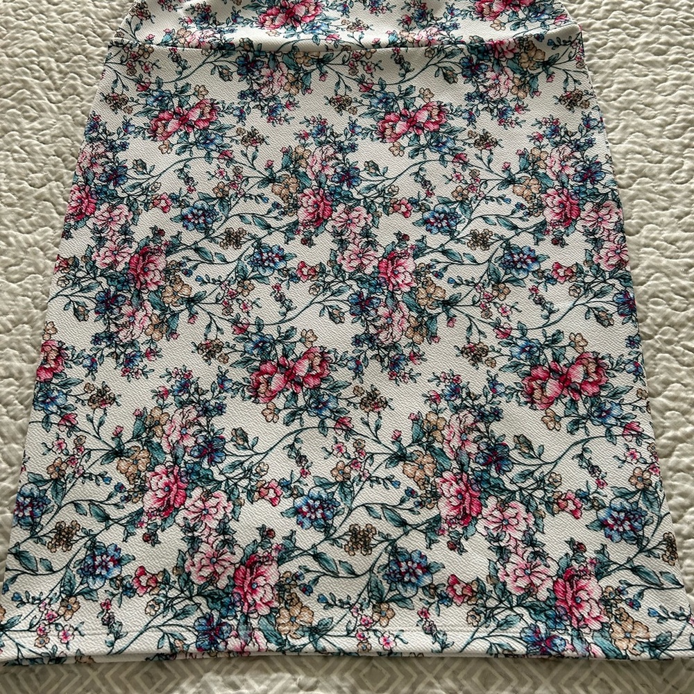 Lularoe, Cassie, Pencil skirt, XL, Textured, Floral, White, Perfect for Spring